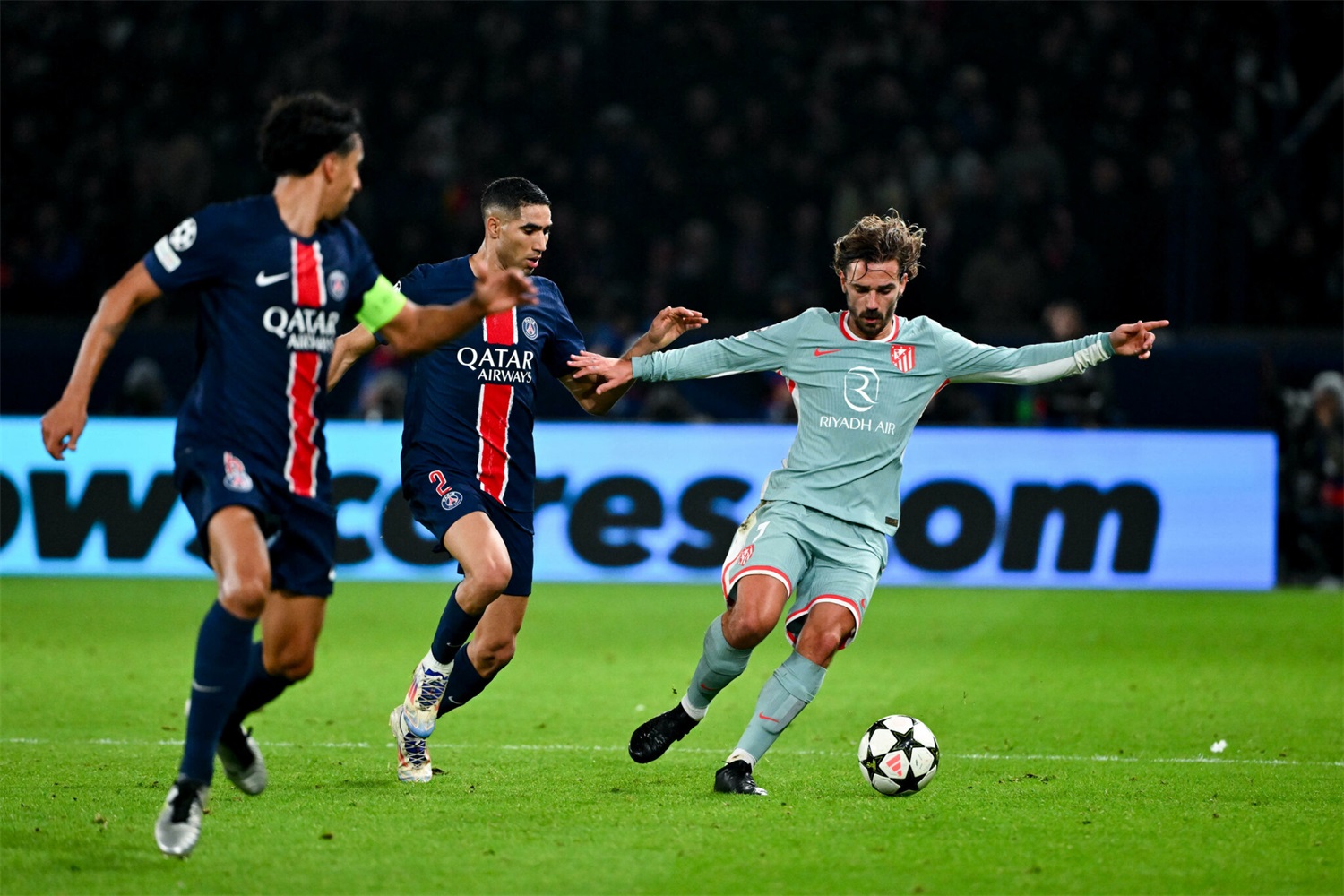 爱游戏-英超豪门争夺欧冠冠军荣耀，双雄对决(时隔12年! 英超重现5队征战欧冠联赛盛况)  第2张